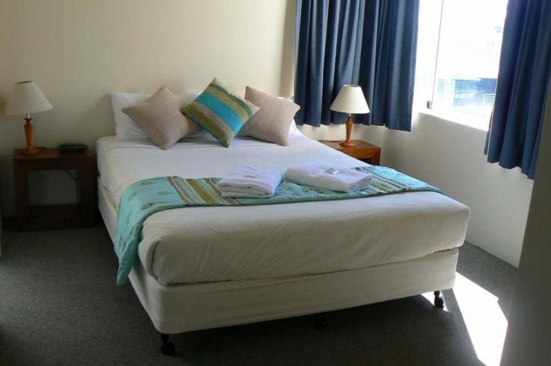 Seafarer Chase Apartments Caloundra Room photo